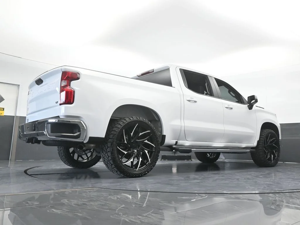 Used 2026 Summit White Chevrolet LT image 61