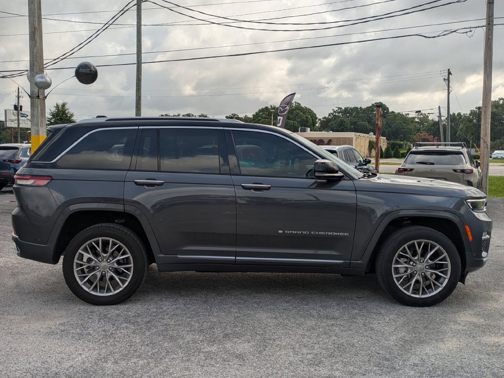 Used 2022 Gray Jeep Summit image 6