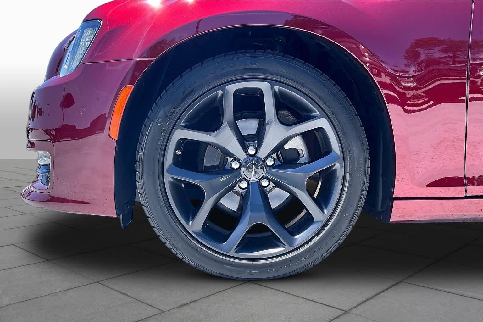 Used 2023 Velvet Red Pearlcoat Chrysler Touring L image 10