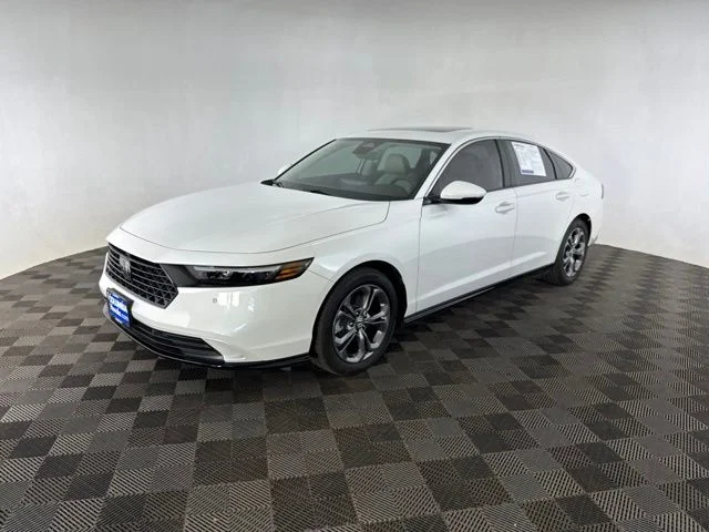 Used 2025 White Honda EX-L image 4