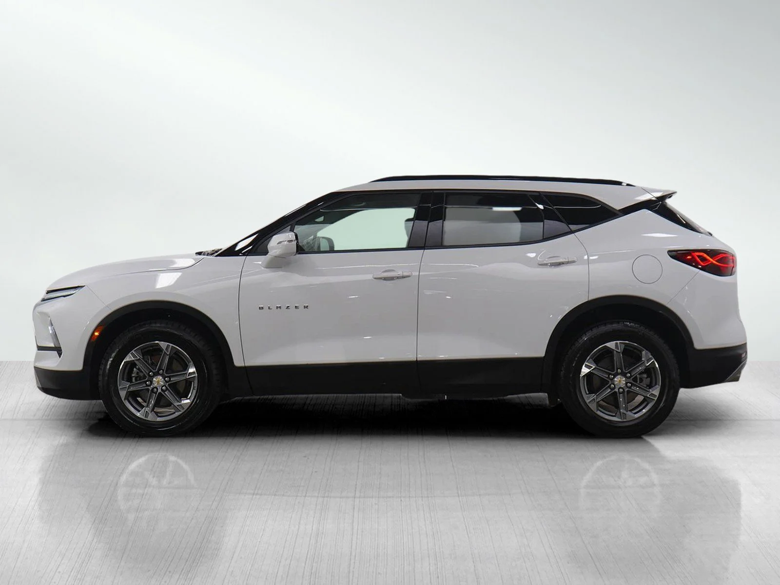 Used 2024 Chevrolet Blazer 3LT with VIN 3GNKBJRS2RS152601 for sale in Burnsville, Minnesota