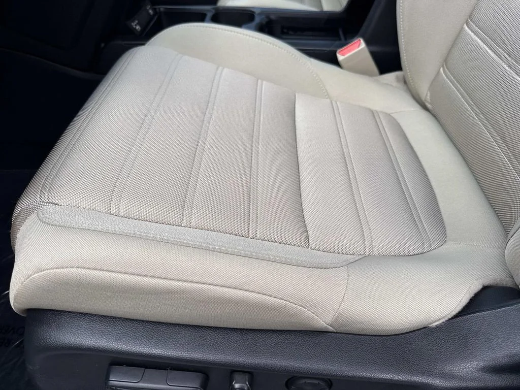 Used 2022 White Honda EX image 26