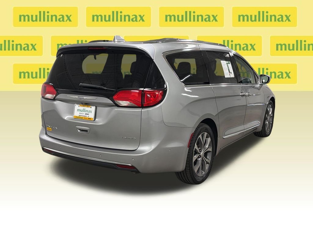 Used 2019 Silver Chrysler Limited image 22