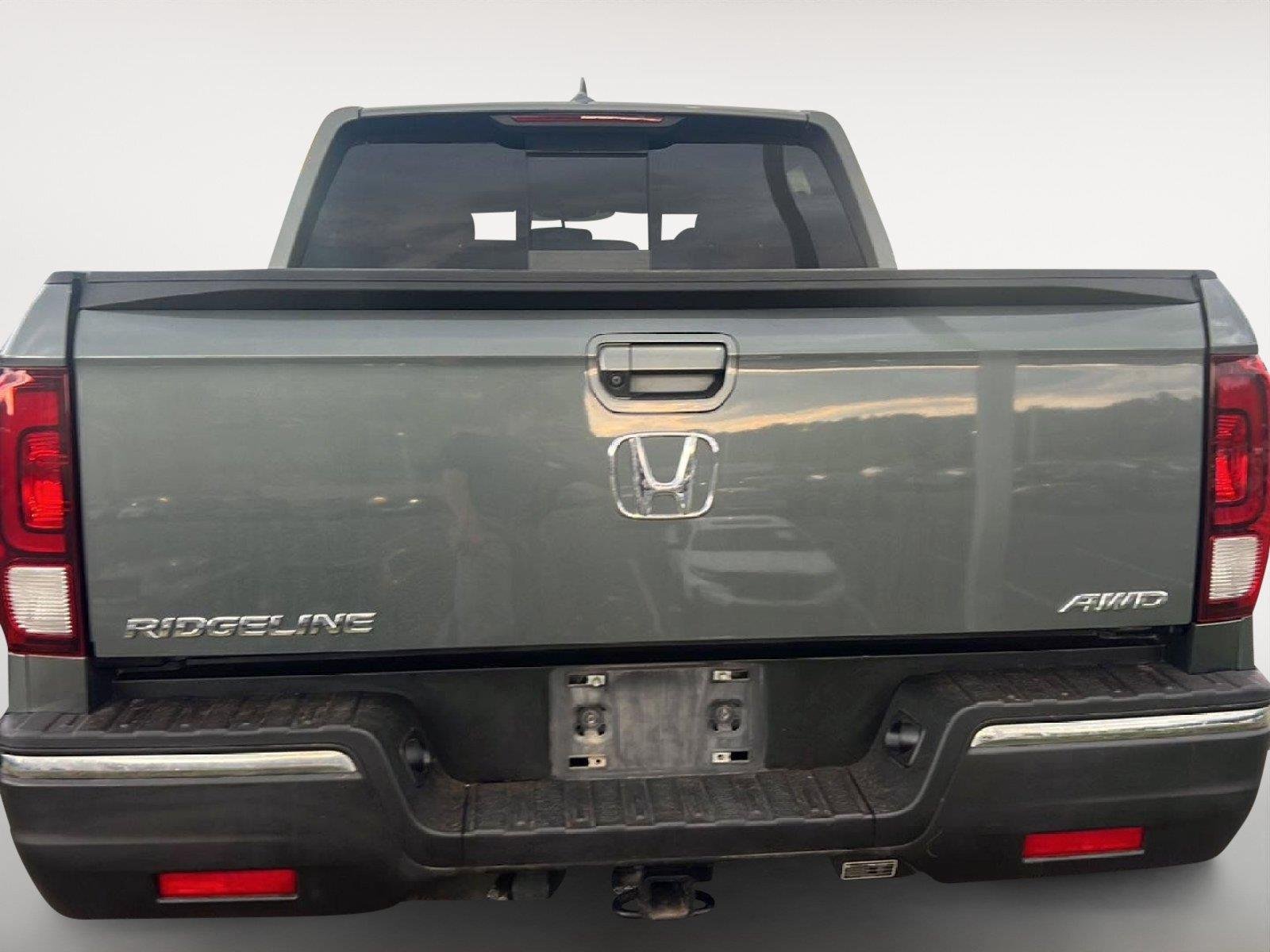 Used 2019 Forest Mist Metallic Honda RTL image 17