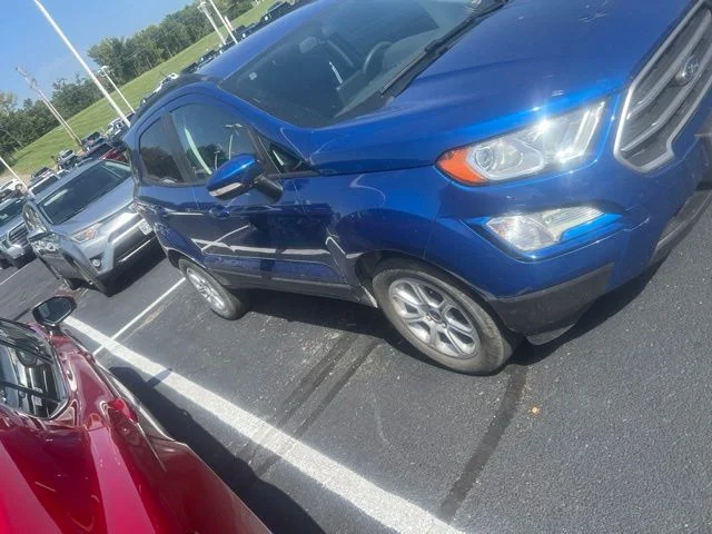 Used 2021 Blue Ford SE image 4