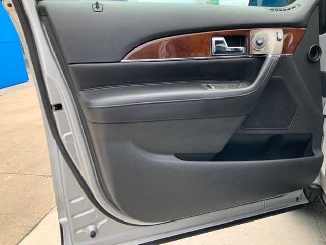 Used 2014 Silver Lincoln Base image 14