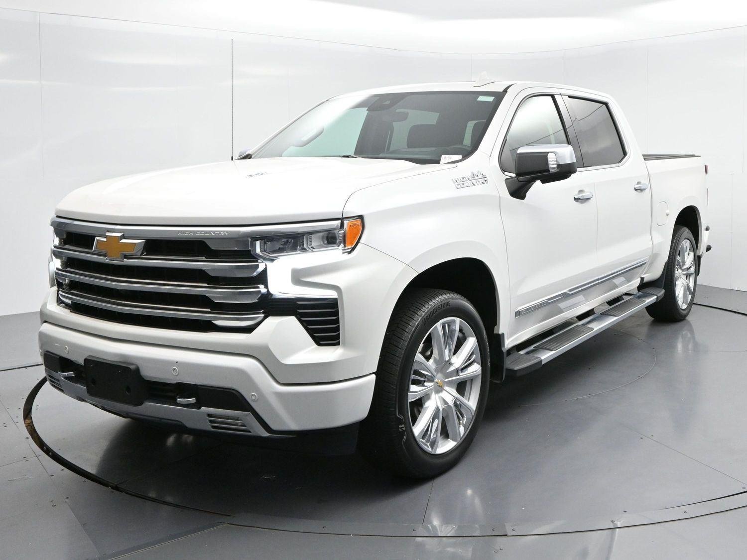 Used 2024 Iridescent Pearl Tricoat Chevrolet High Country image 3