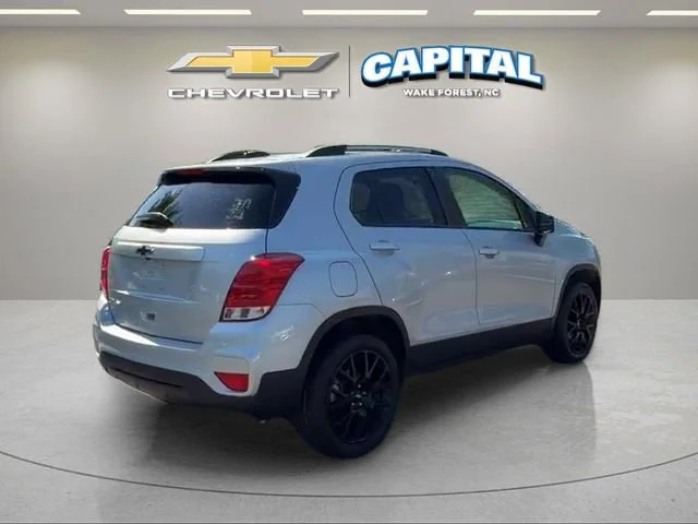 Used 2022 Silver Ice Metallic Chevrolet LT image 5