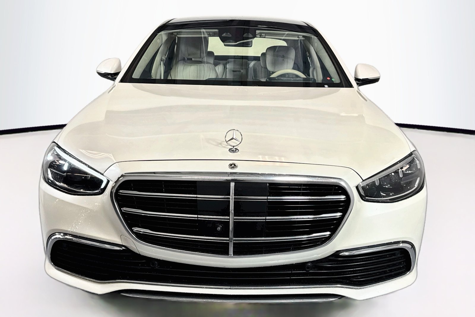Used 2023 Manufaktur Diamond White Mercedes-Benz S 500 image 2