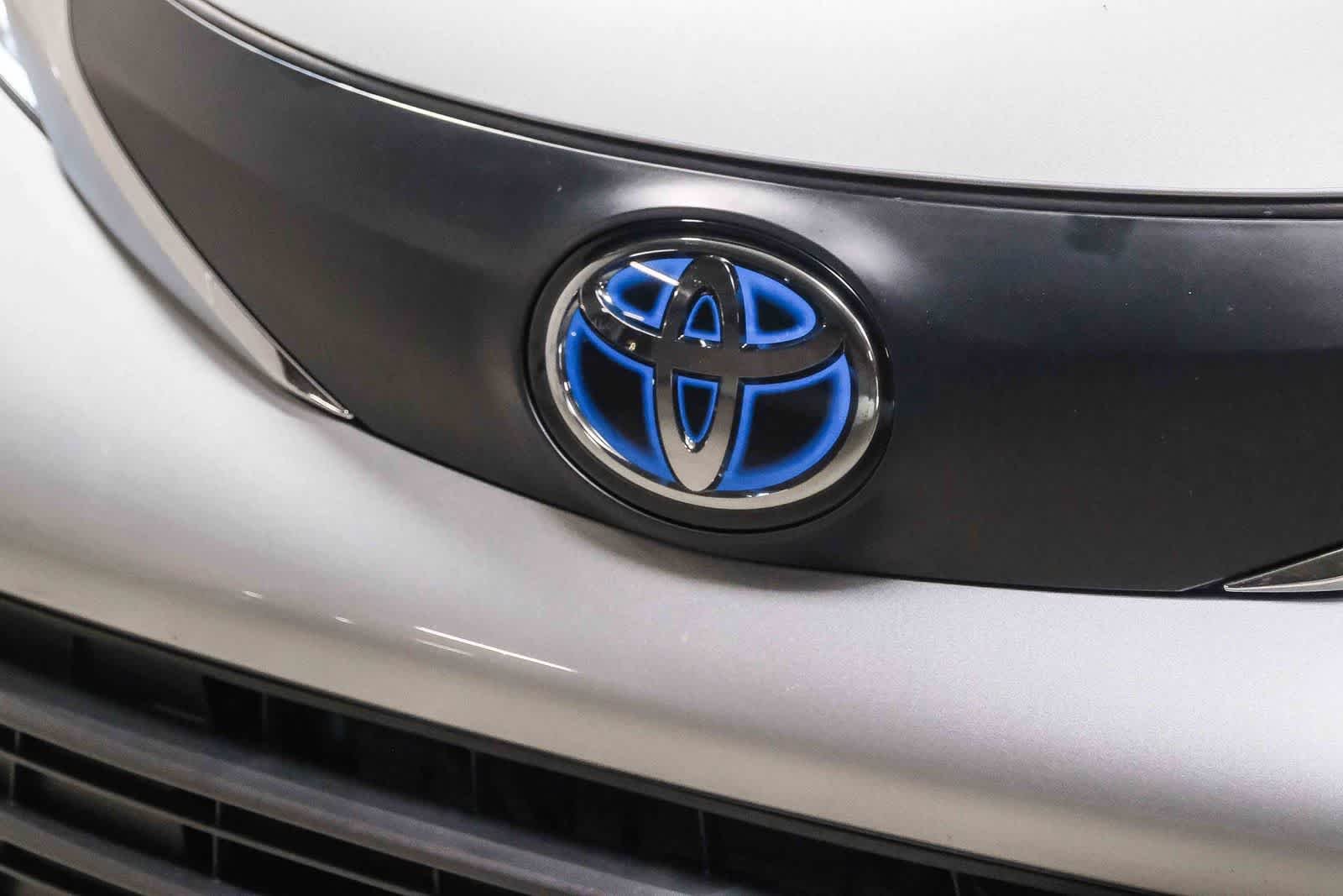 Used 2021 Celestial Silver Metallic Toyota XLE image 13