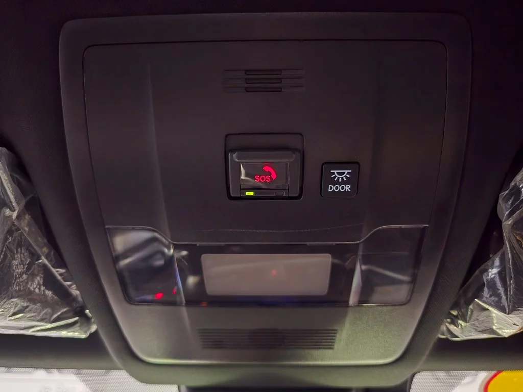 Used 2023 White Lexus 250h Base image 19