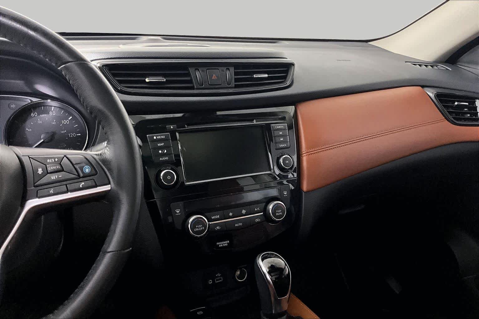 Used 2018 Pearl White Nissan SL image 7
