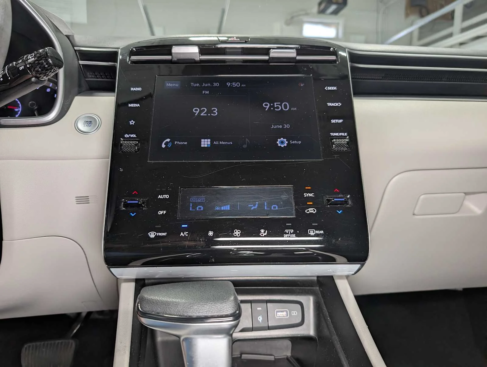 Used 2024 Hampton Gray Hyundai SEL image 32