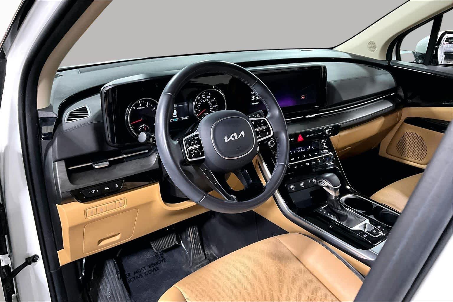 Used 2024 Snow White Pearl Kia EX image 18