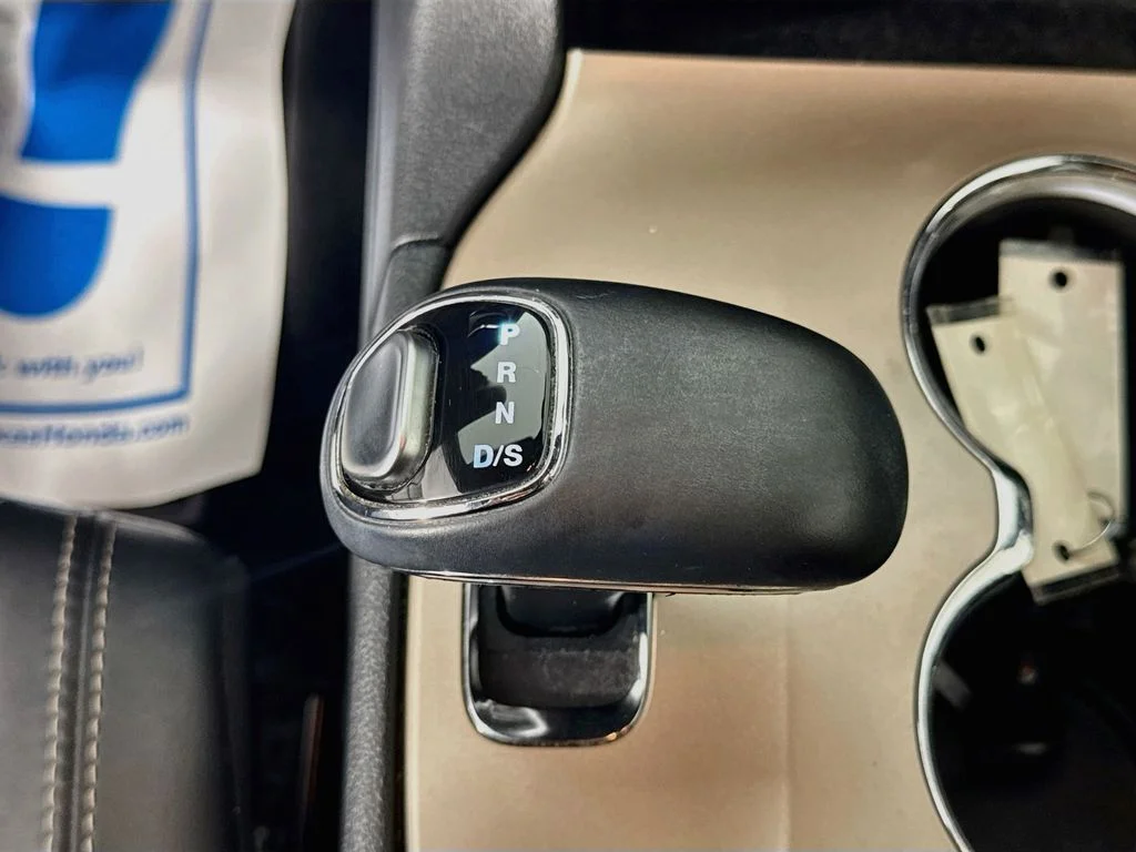 Used 2014 Bright White Clearcoat Jeep Limited image 20