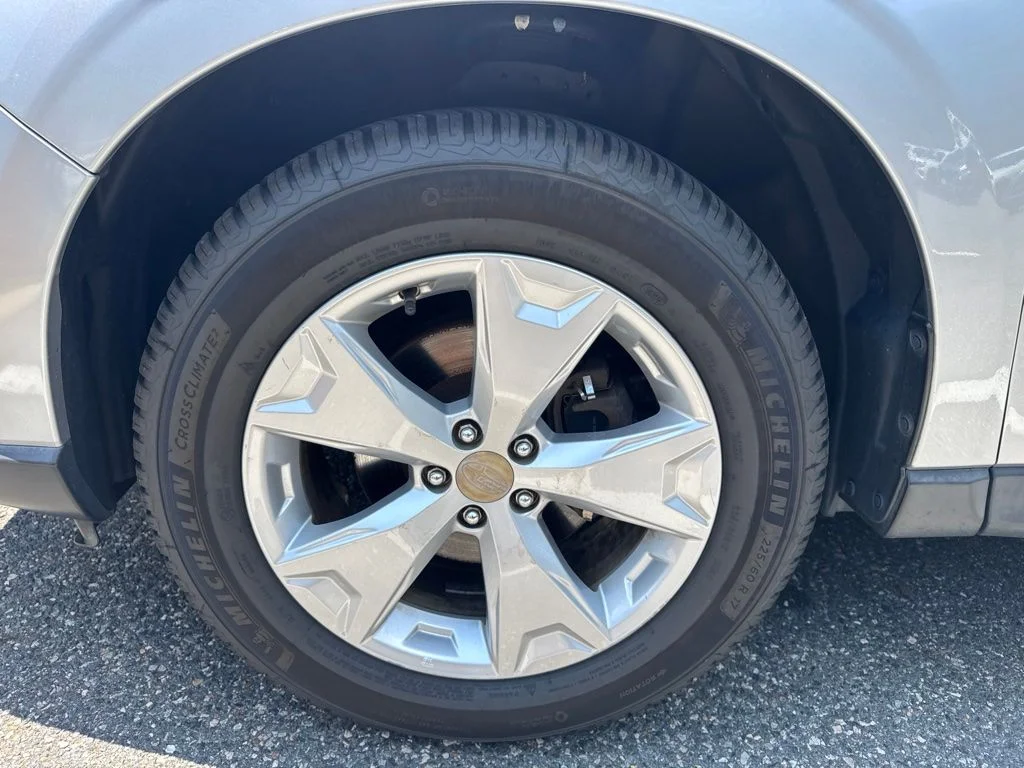 Used 2015 Silver Subaru 2.5i Premium image 3