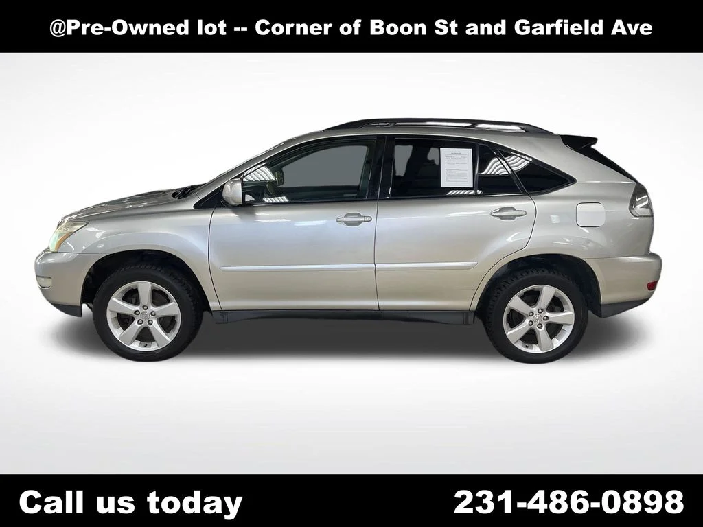 Used 2004  Lexus 330 image 2