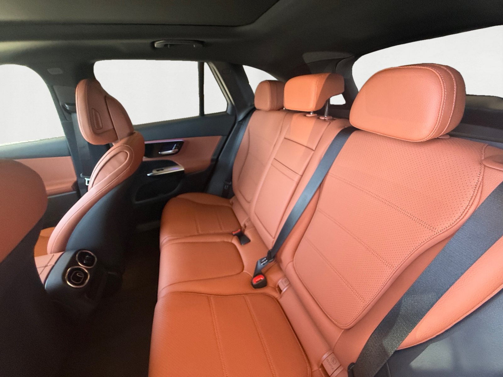 New 2027 Graphite Grey Metallic Mercedes-Benz GLC 300 image 38