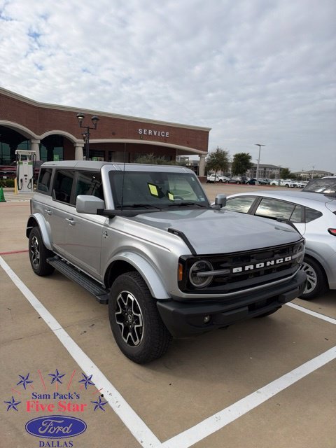 Used 2023 Silver Ford Outer Banks image 1
