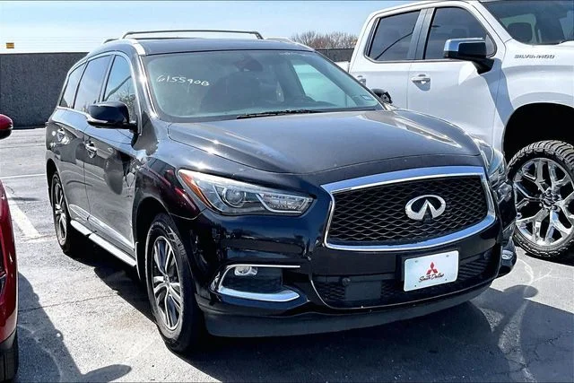Used 2019 Black INFINITI LUXE image 2