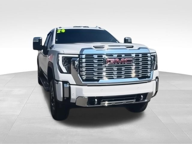 Used 2024 White GMC Denali image 3
