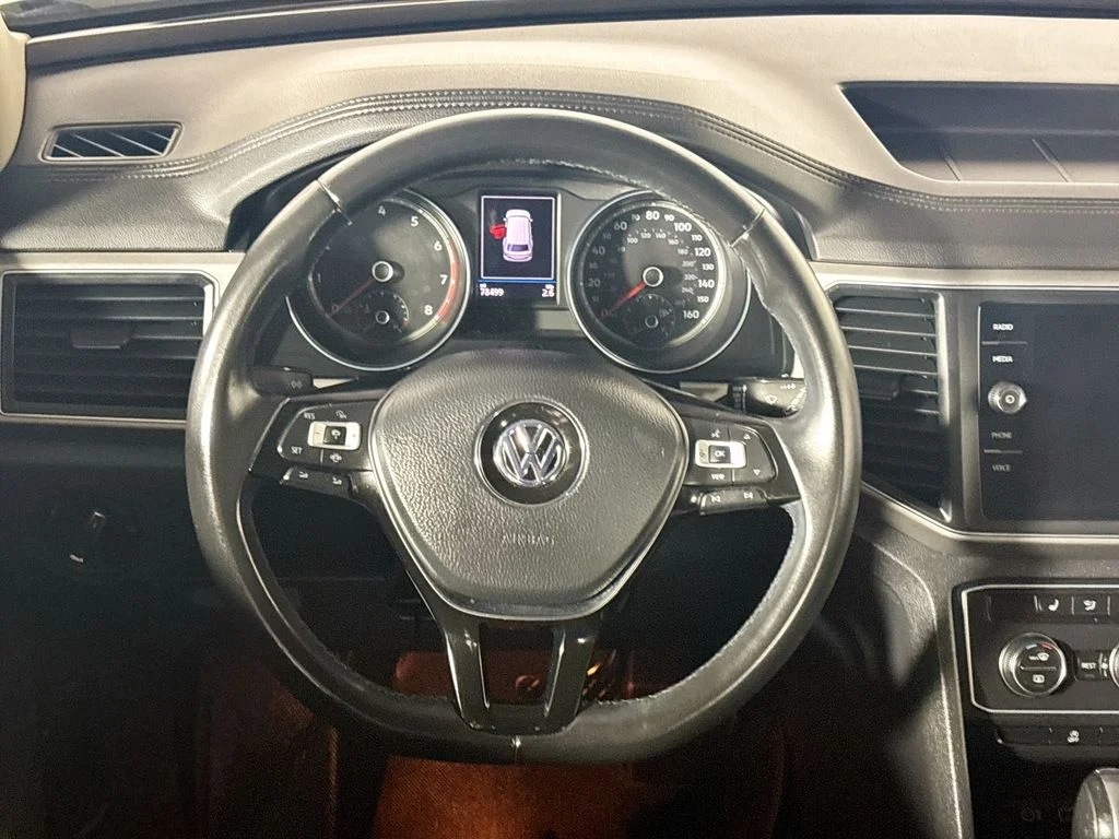 Used 2019 White Volkswagen 3.6L V6 SE image 13