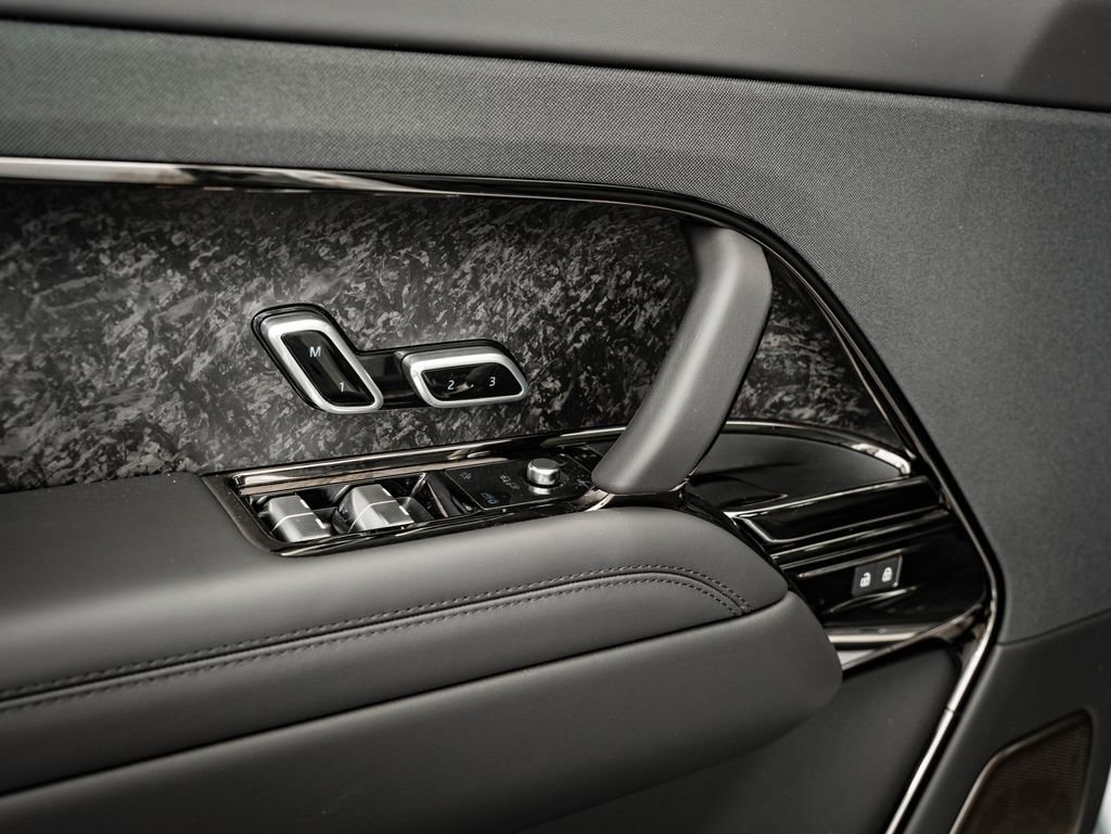New 2026 Ethereal Frost Satin LAND ROVER  image 25