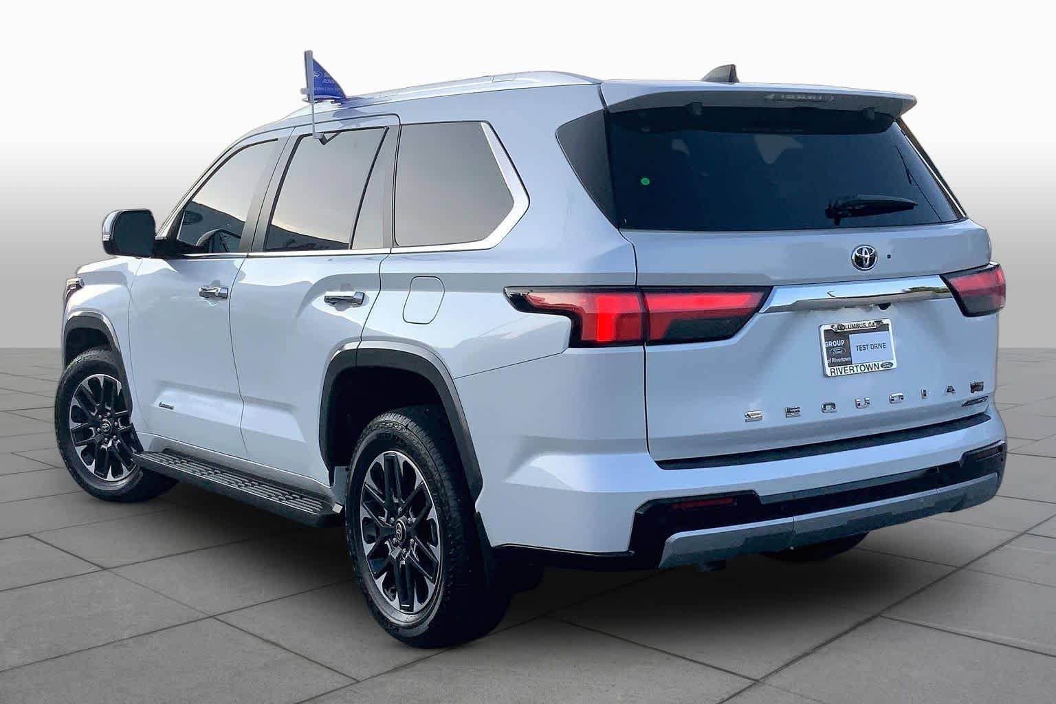 Used 2026 Wind Chill Pearl Toyota Limited image 11