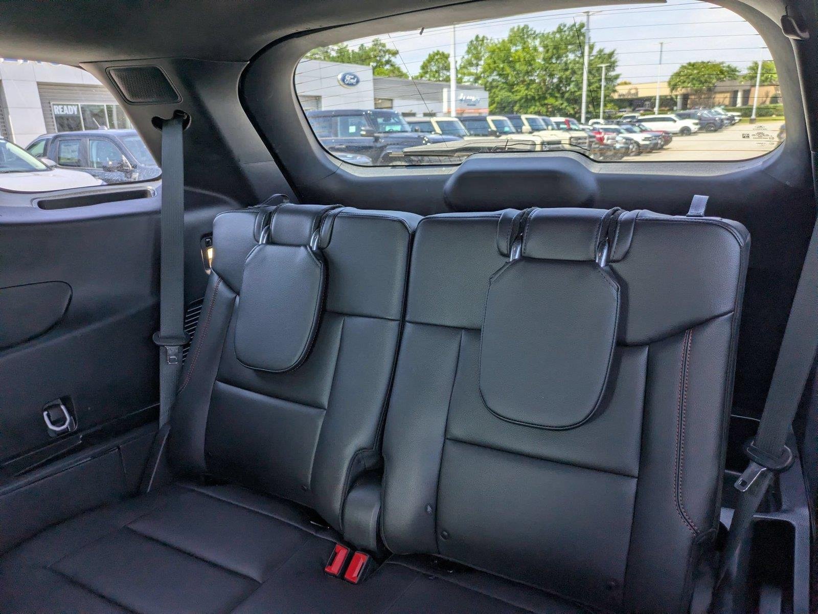 Used 2023 Star White Metallic Tri-Coat Ford ST-Line image 24