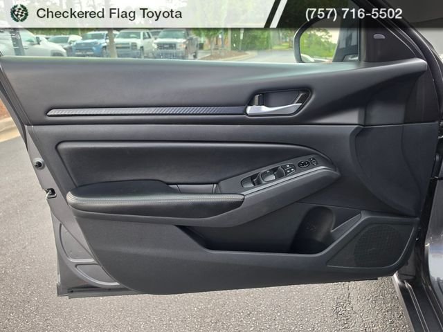 Used 2025 Gun Metallic Nissan 2.5 SV image 15