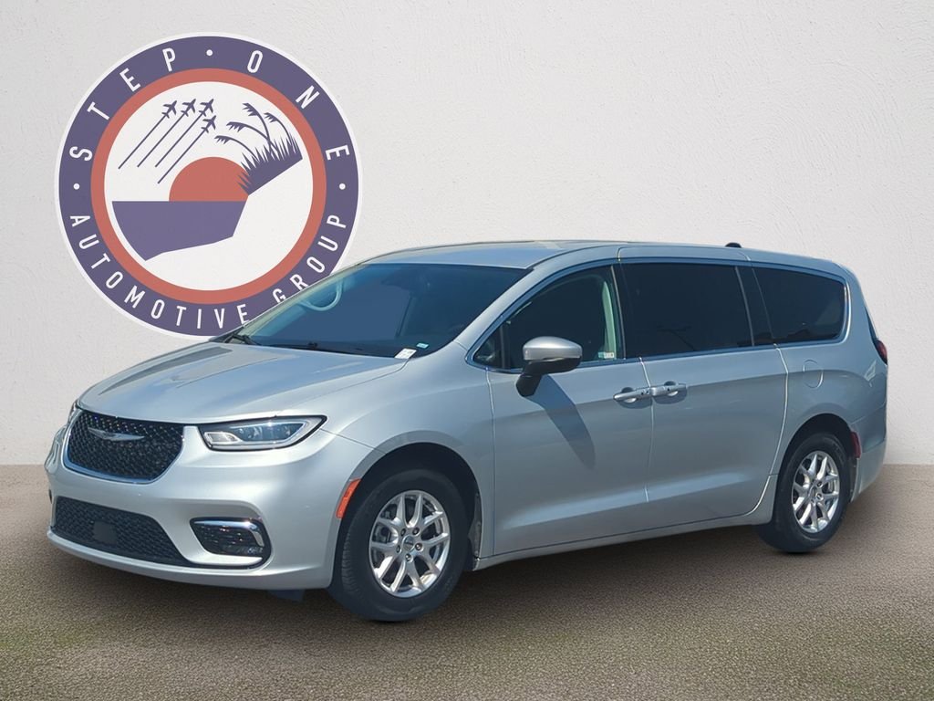 Used 2023 Silver Chrysler Touring L image 1