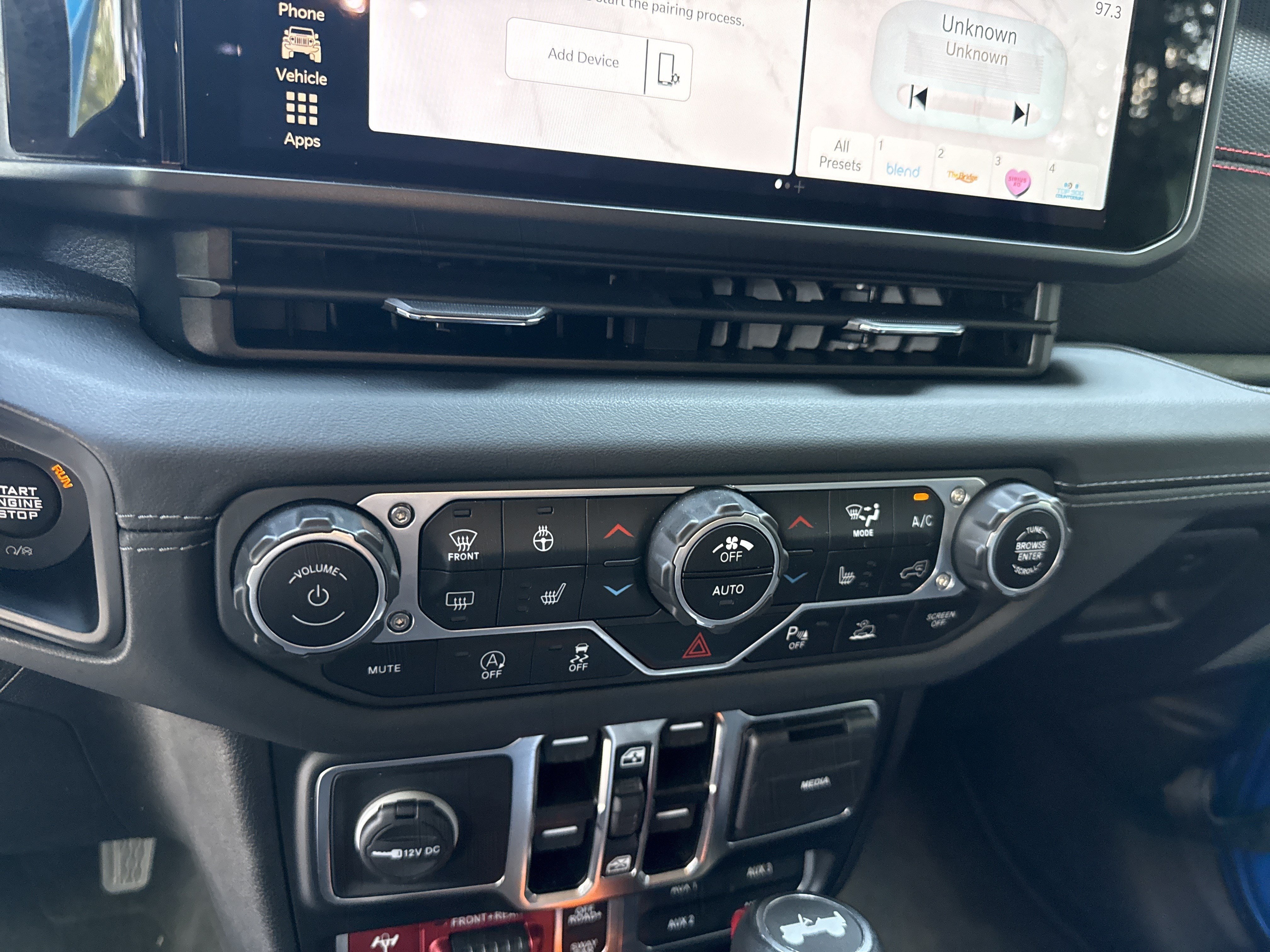 Used 2024 Hydro Blue Pearlcoat Jeep Rubicon X image 30