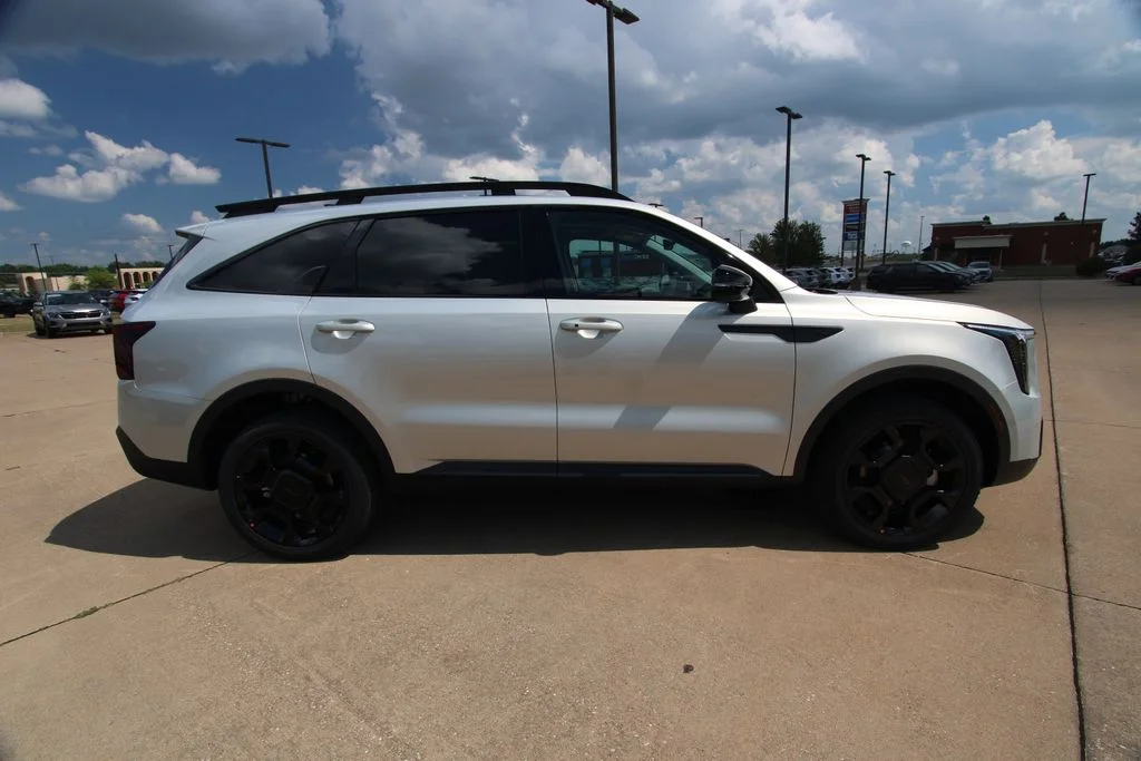 New 2026 Silver Kia  image 4