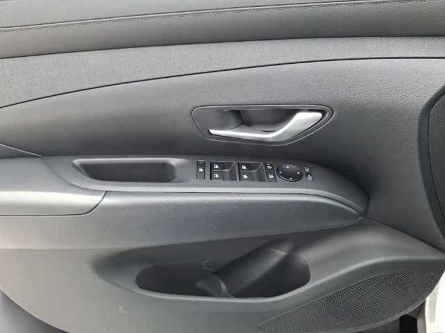 New 2026 White Hyundai SEL Convenience image 8