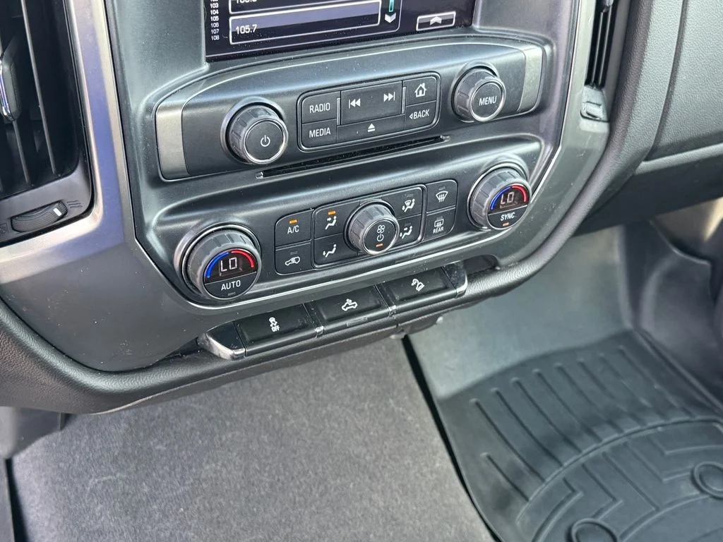Used 2018 White Chevrolet LT image 23