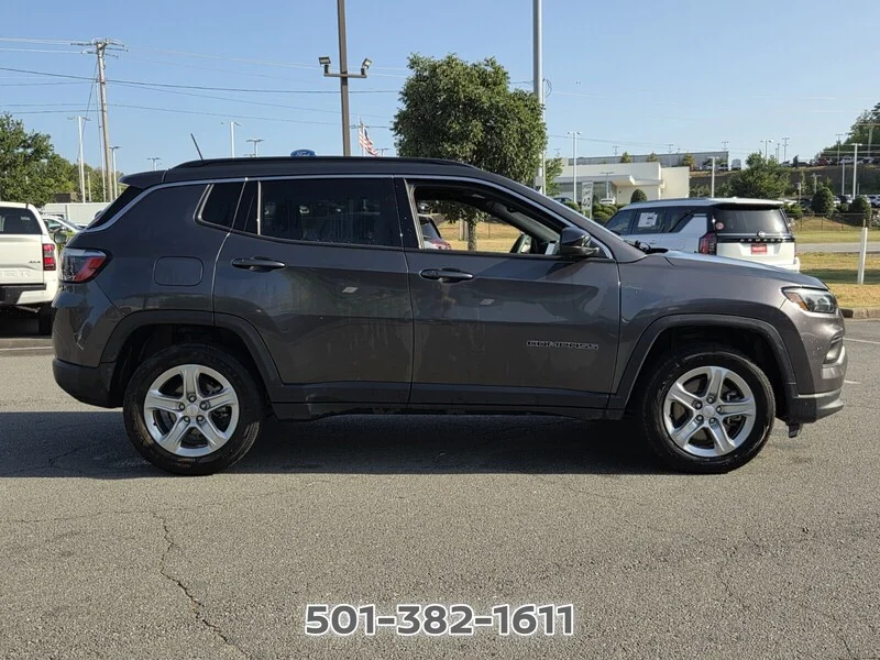 Used 2024 Baltic Gray Metallic Clearcoat JEEP LATITUDE 4X4 image 6