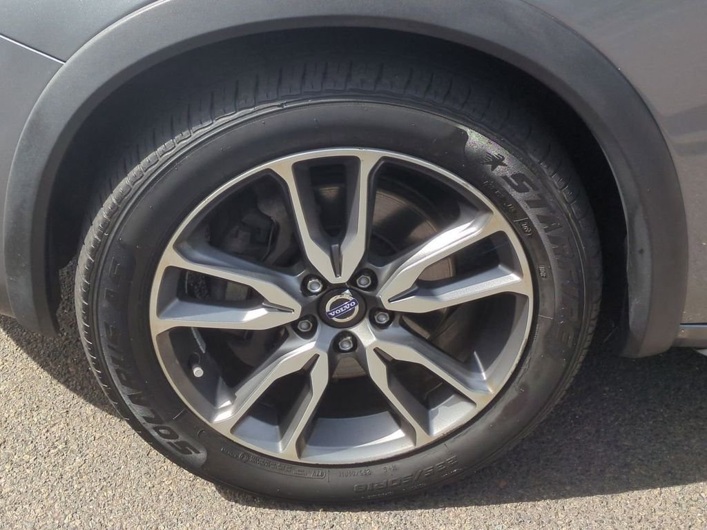 Used 2016 Gray Volvo T5 image 10