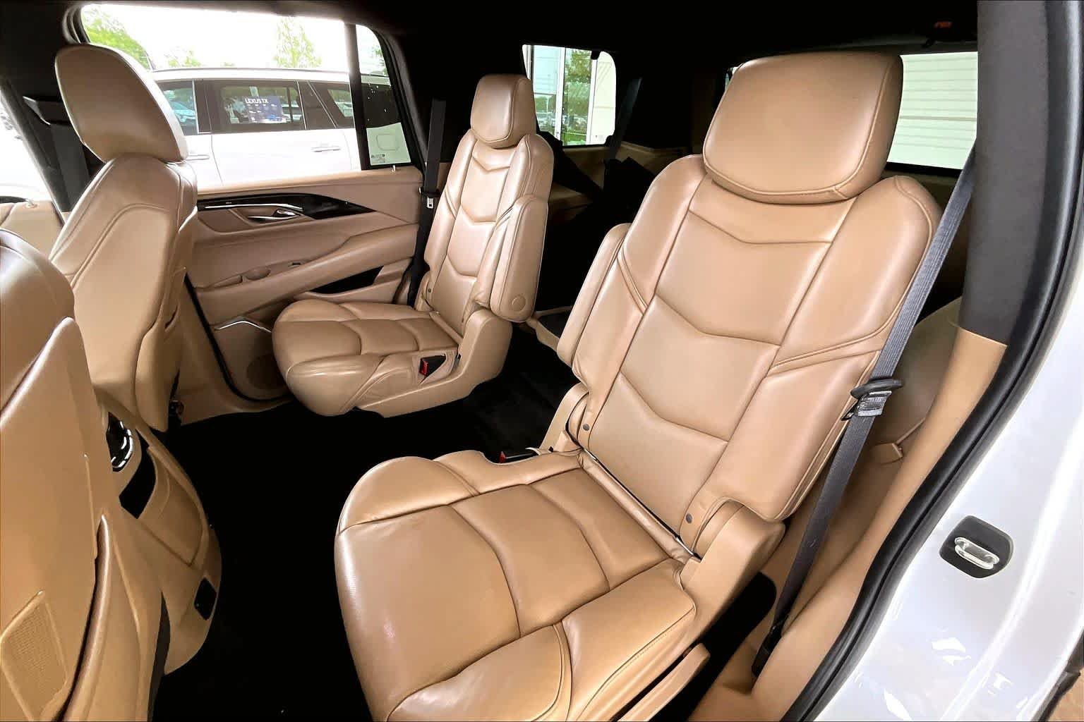 Used 2020 Crystal White Tricoat Cadillac Platinum image 18