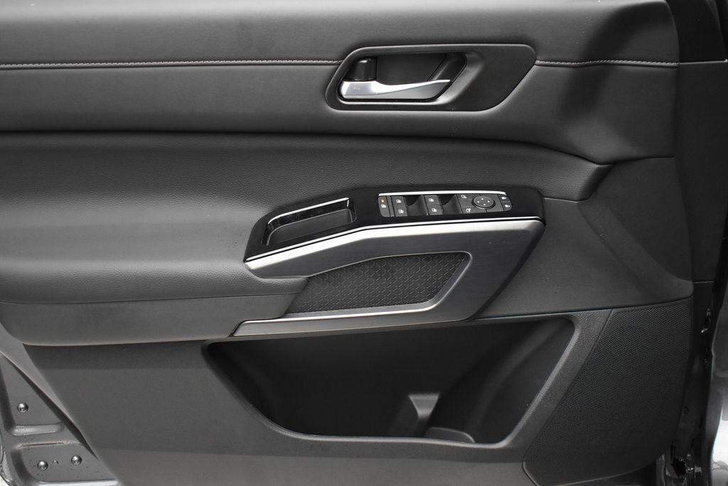New 2026 Gun Metallic Nissan SL image 9