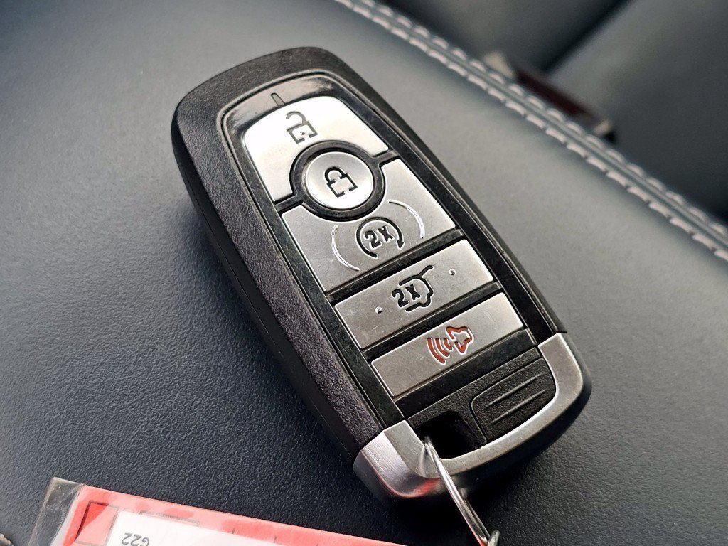 Used 2022 Silver Metallic Ford Outer Banks image 33