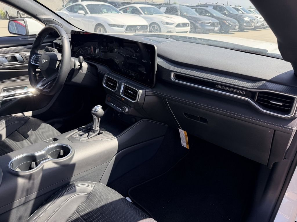 Used 2025 Oxford White Ford EcoBoost Premium image 9