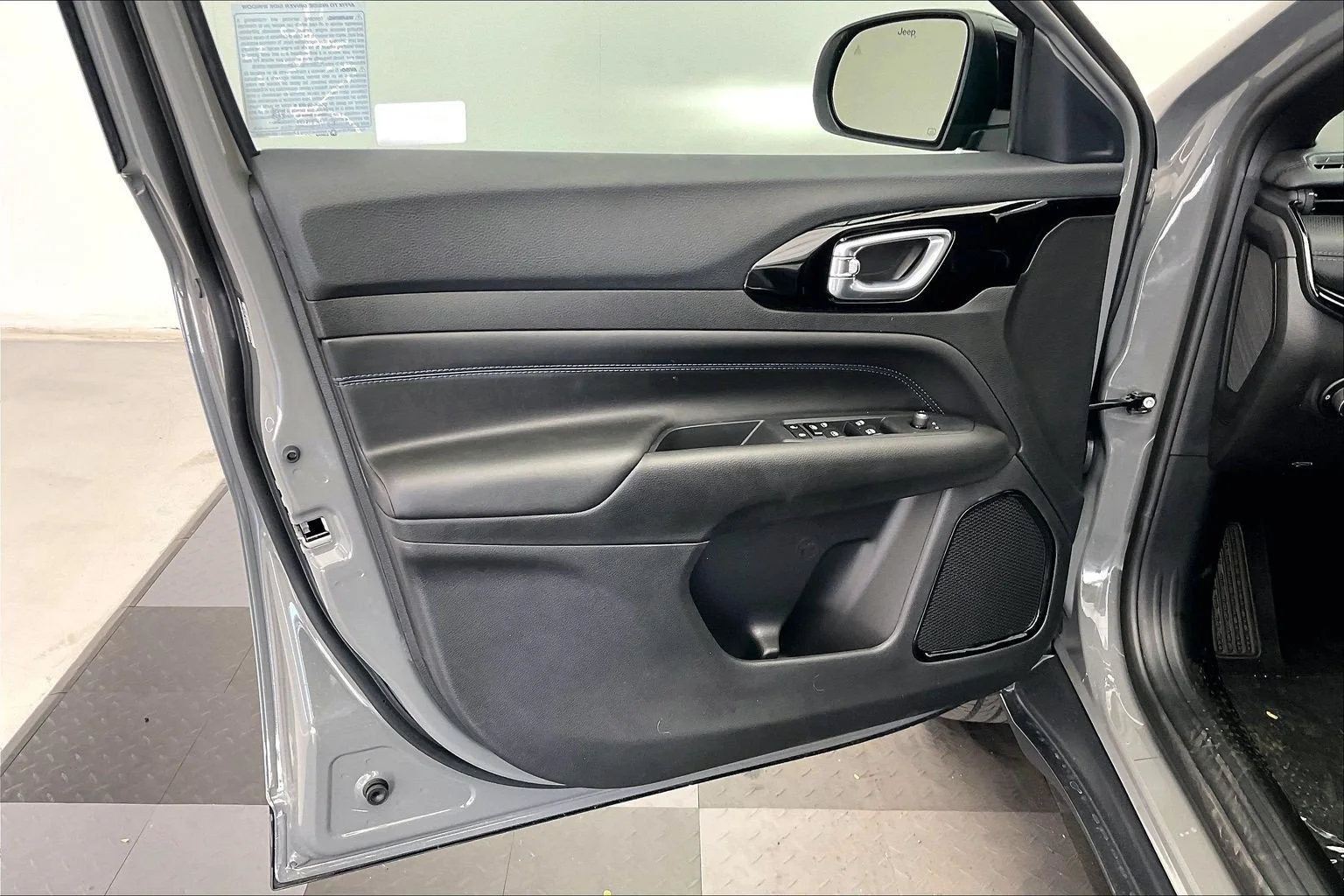 New 2026 Sting-Gray Clearcoat Jeep Latitude Altitude image 12