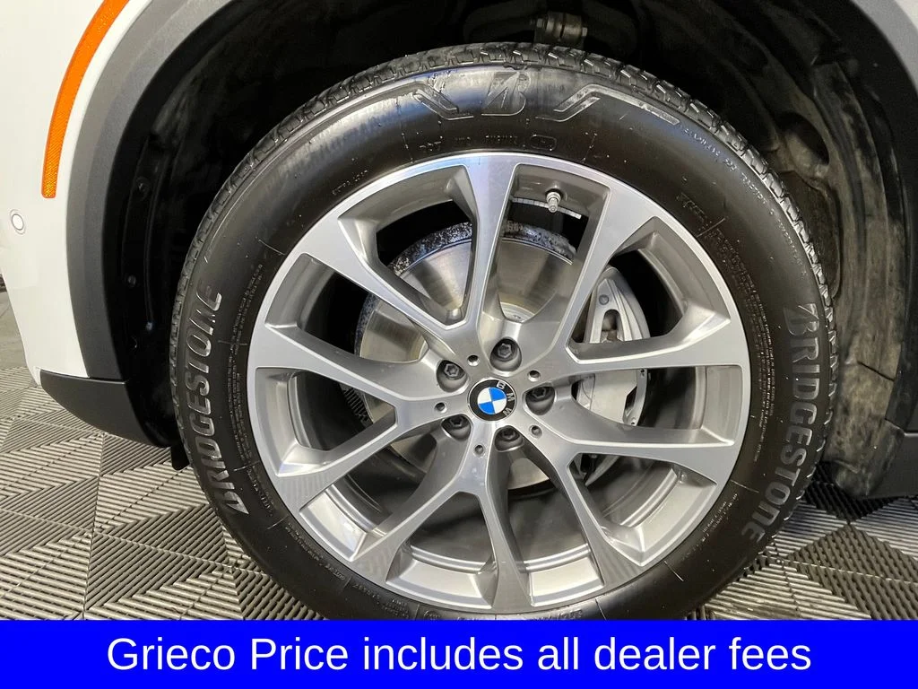 Used 2025 White BMW xDrive40i image 11