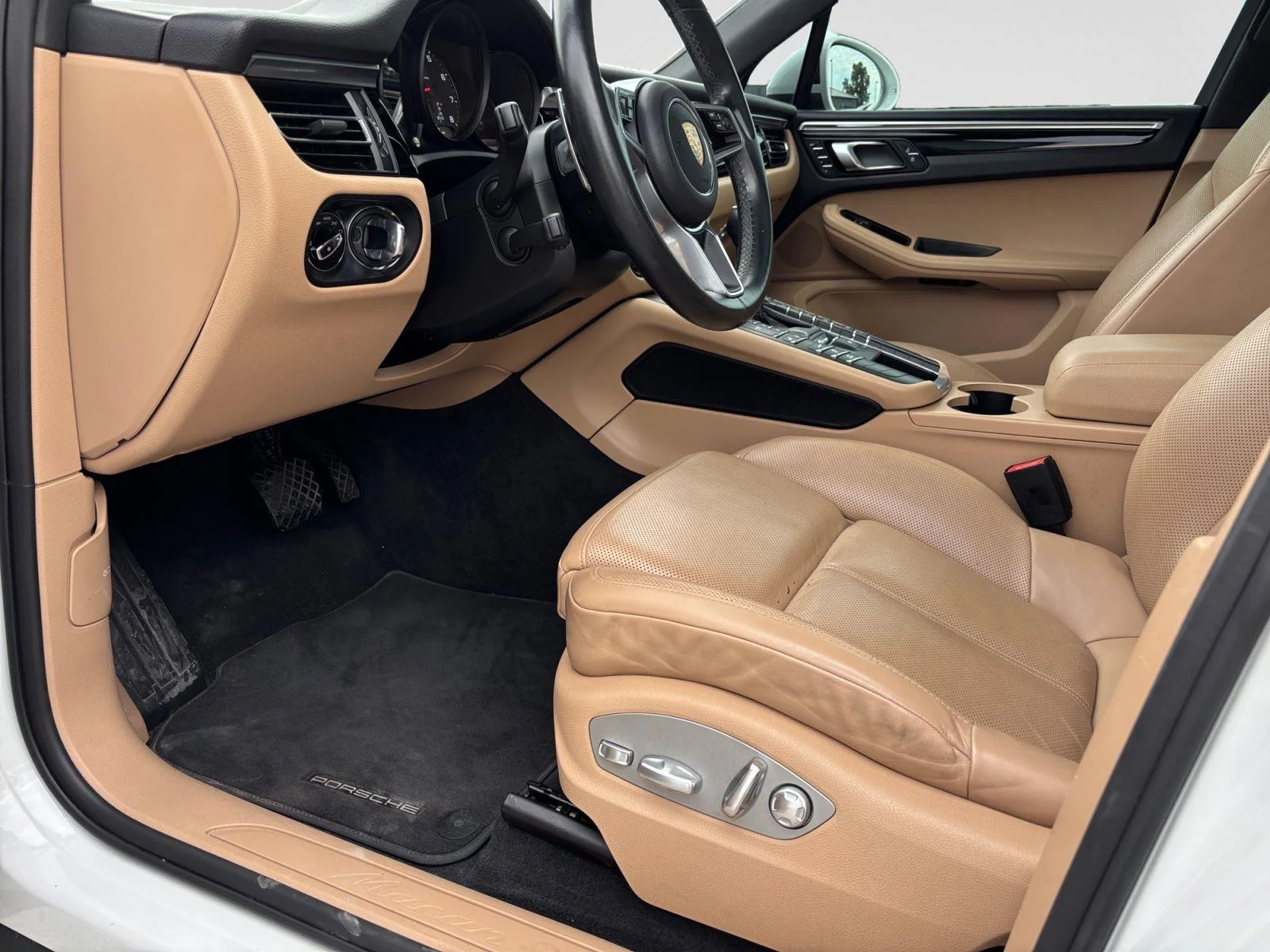 Used 2020 White Porsche Base image 39