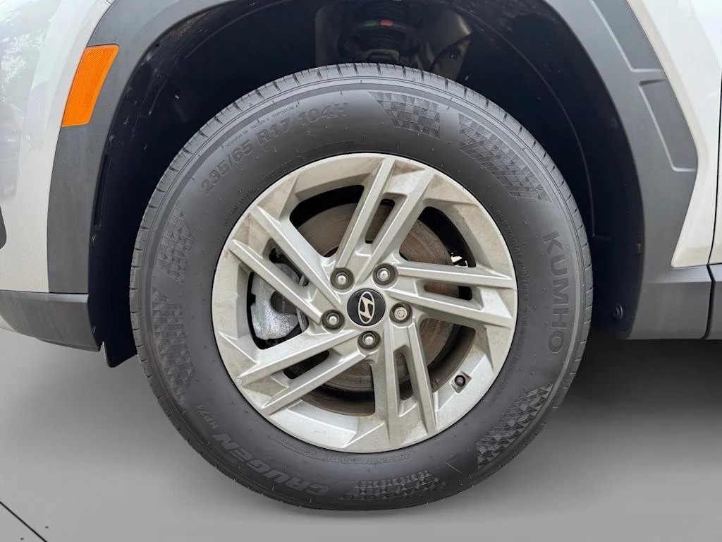 Used 2025 Silver Hyundai SE image 16