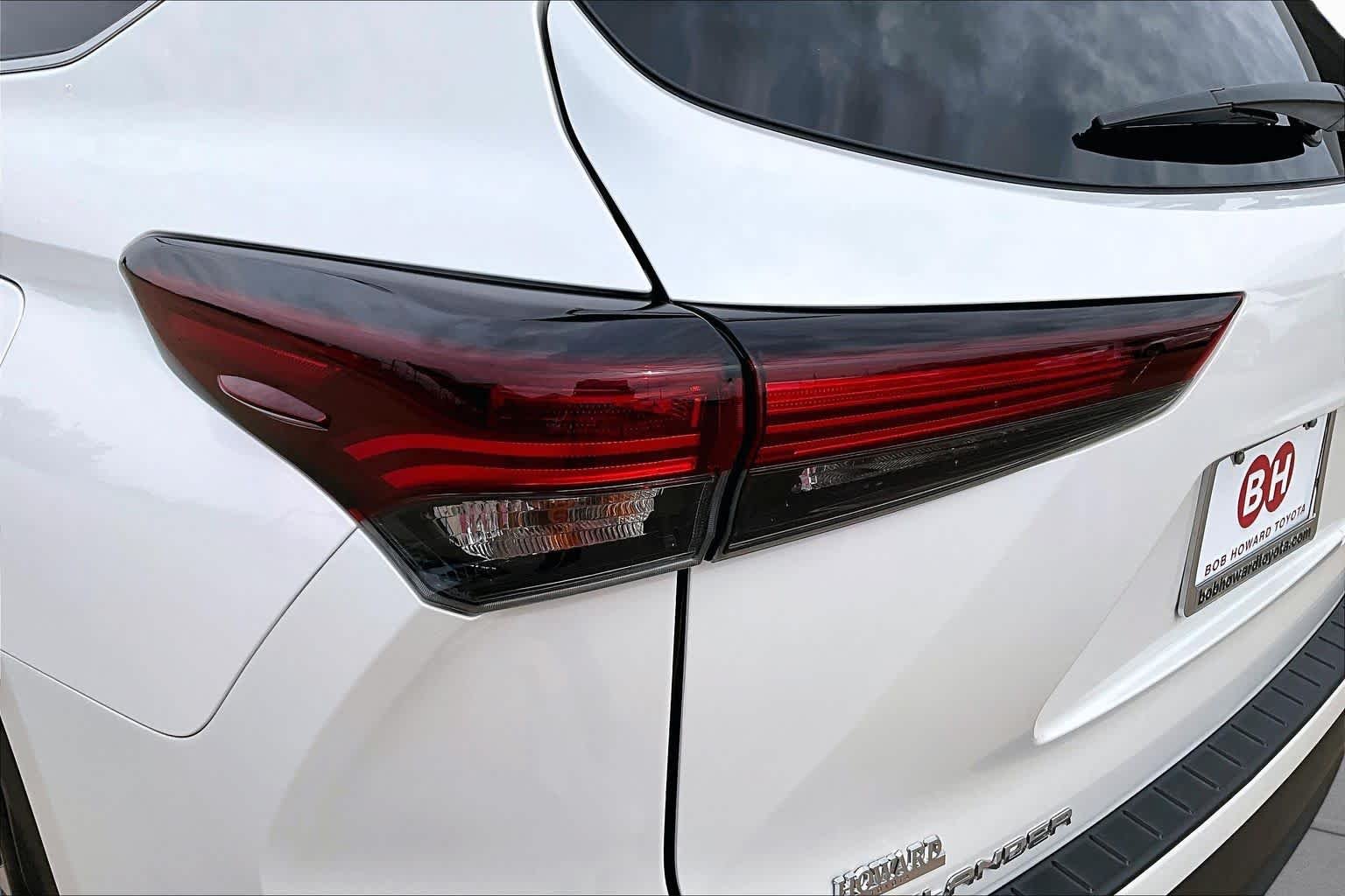 Used 2025 Wind Chill Pearl Toyota Hybrid XLE image 29