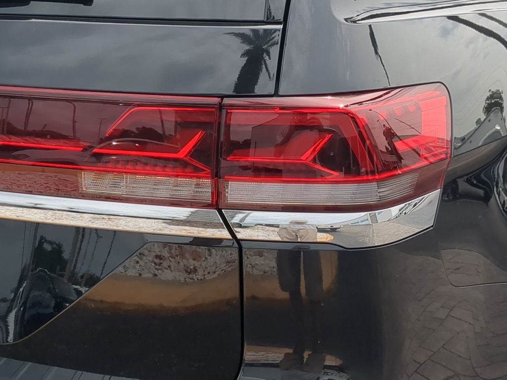 New 2026 Black Volkswagen 2.0T SE w/Technology image 8