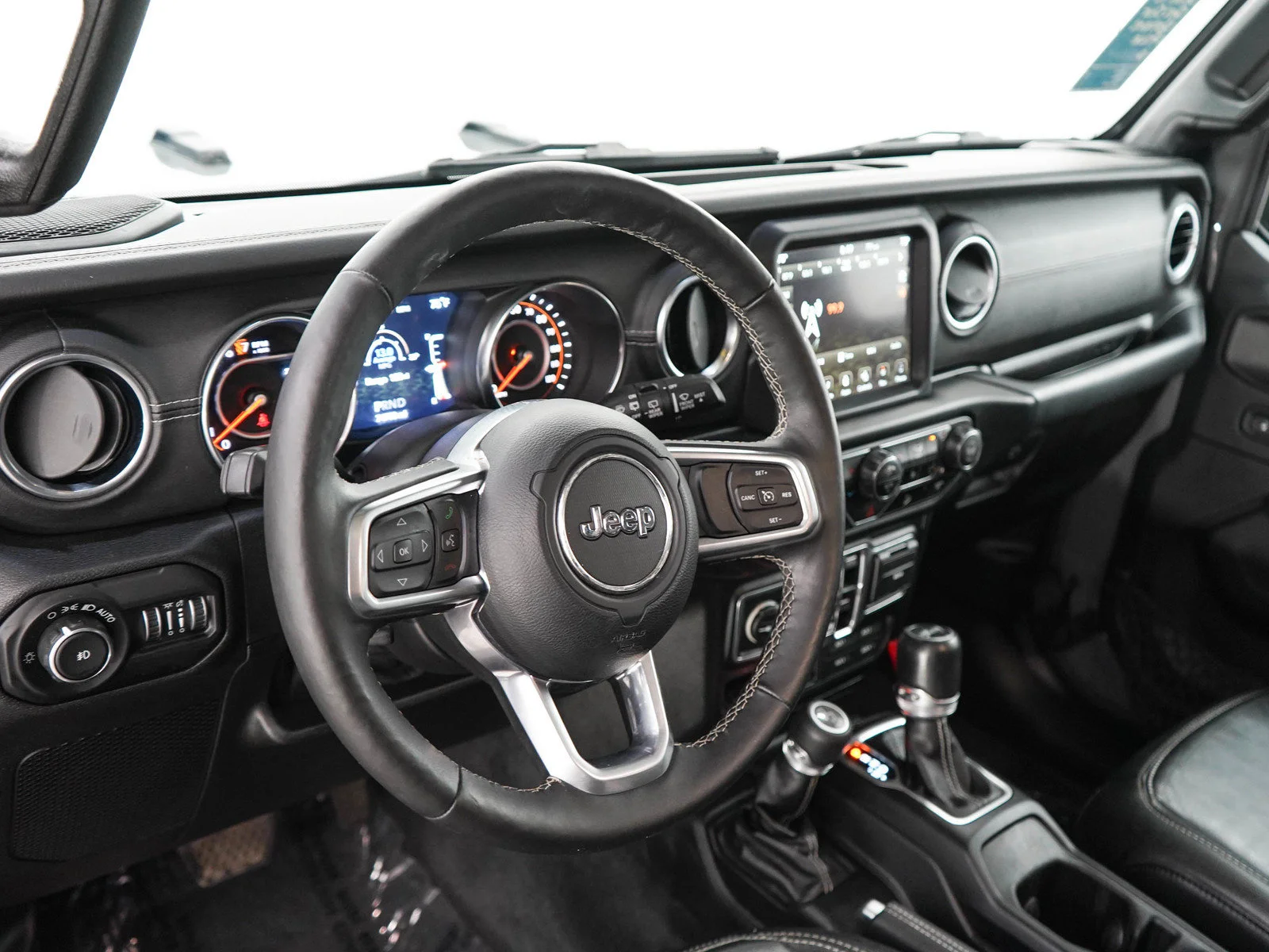 Used 2019 Sting-Gray Clearcoat Jeep Unlimited Sahara image 19