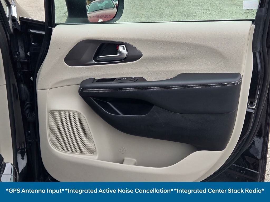2023 Chrysler Pacifica Touring L - Photo 9