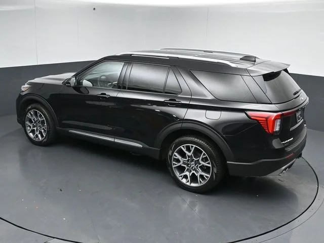 Used 2025 Black Metallic Ford Platinum image 51